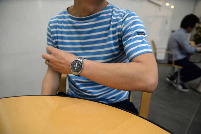西岡さんの腕時計はオメガ スピードマスター